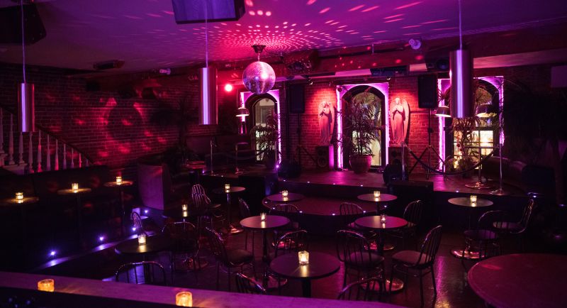 Salle 2e étage – Taverne Grande Allée, Québec